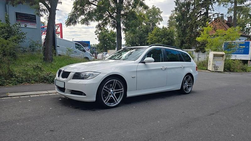Weiß Gebraucht 2008 BMW 325 Performance Kombi | 8.500 € (Fairer Preis) - Bild 1/4