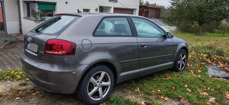 Grau Gebraucht 2011 Audi A3 Attraction Limousine | 4.400 € (Guter Preis) - Bild 1/4