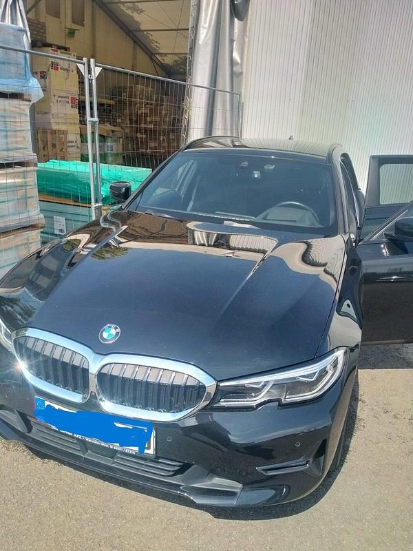 Schwarz Gebraucht 2021 BMW 318 Kombi | 23.000 € (Guter Preis) - Bild 1/4