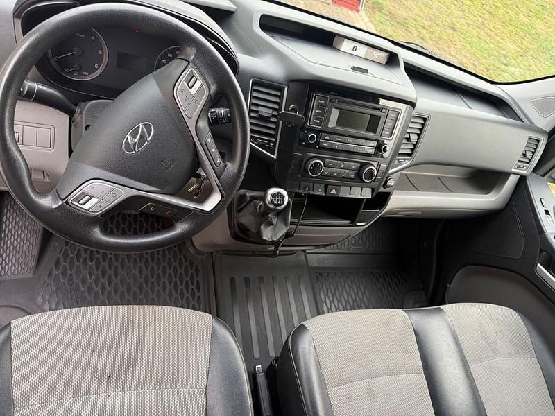 Gebraucht Hyundai H 350 150 PS (110 kW) 2017 Grau Van