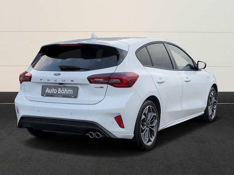 Gebraucht Ford Focus ST-Line X 155 PS (114 kW) 2023 Weiß Limousine