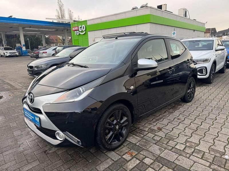 Schwarz Gebraucht 2016 Toyota Aygo X-wave Kleinwagen | 7.999 € (Fairer Preis) - Bild 1/4