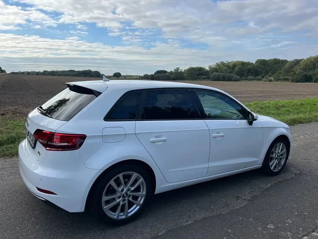 Gebraucht Audi A3 Sport 150 PS (110 kW) 2018 Weiß Limousine