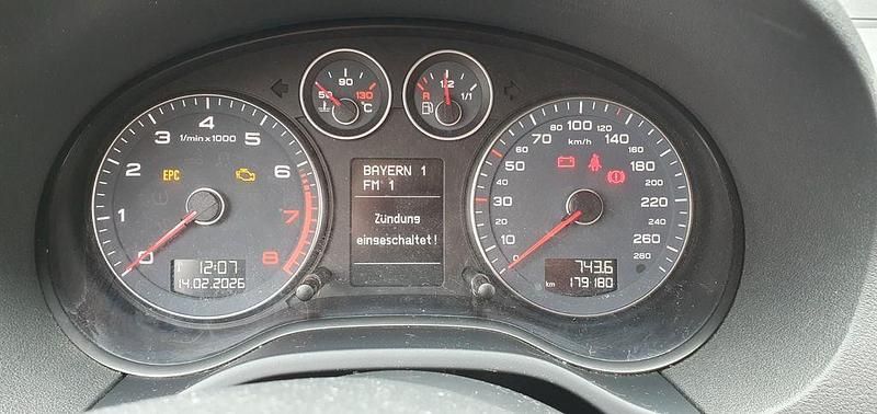 Gebraucht Audi A3 Attraction 102 PS (75 kW) 2010 Blau Kleinwagen