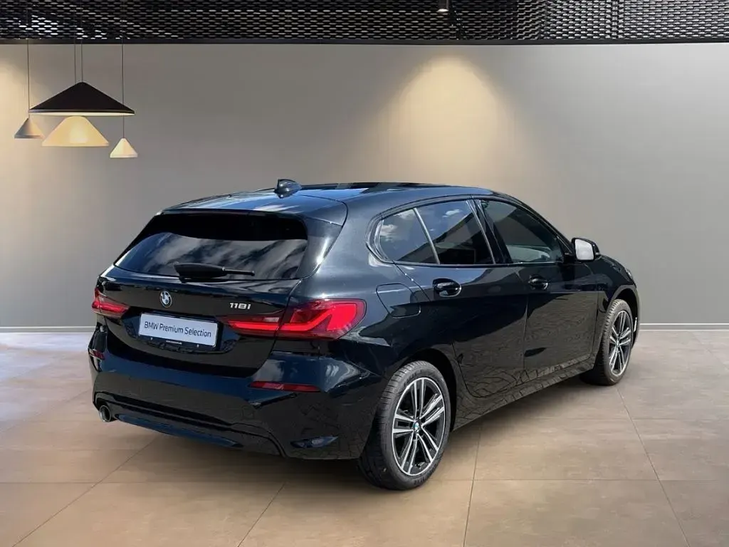 Gebraucht BMW 118 Sport Line 136 PS (100 kW) 2023 Schwarz Kleinwagen