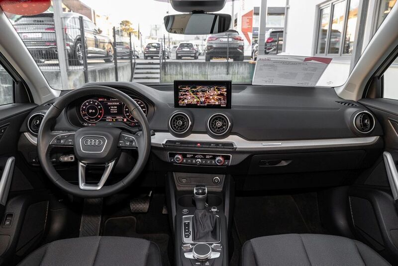 Gebraucht Audi Q2 S-Line 150 PS (110 kW) 2024 Tausilber metallic SUV