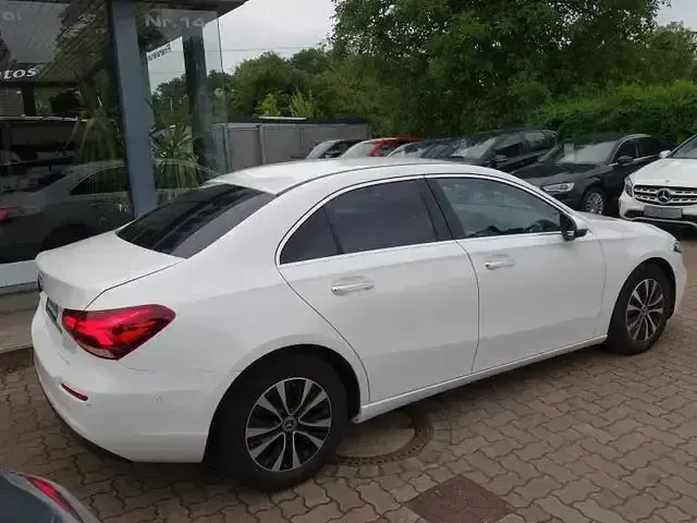 Gebraucht Mercedes A180 116 PS (85 kW) 2021 Weiß Limousine