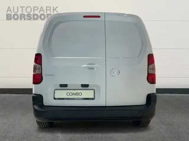 Używany Opel Combo Basis 102 KM (75 kW) 2024 Biały Minivan