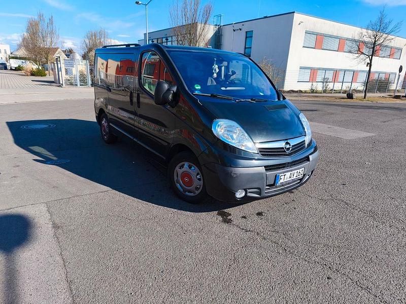 Schwarz Gebraucht 2008 Opel Vivaro Van / Kleinbus | 9.400 € (Teuer) - Bild 1/4