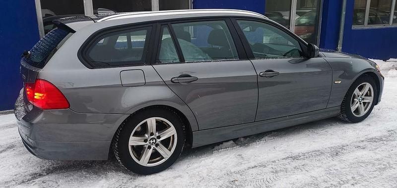 Gebraucht BMW 318 Comfort Edition 143 PS (105 kW) 2012 Grau Kombi
