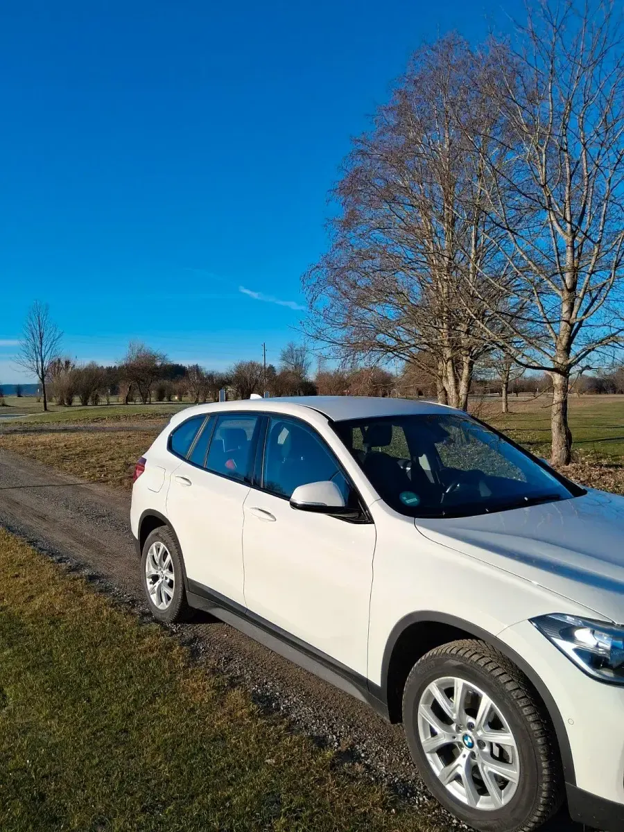 Używany BMW X1 Advantage 178 KM (130 kW) 2021 Biały SUV