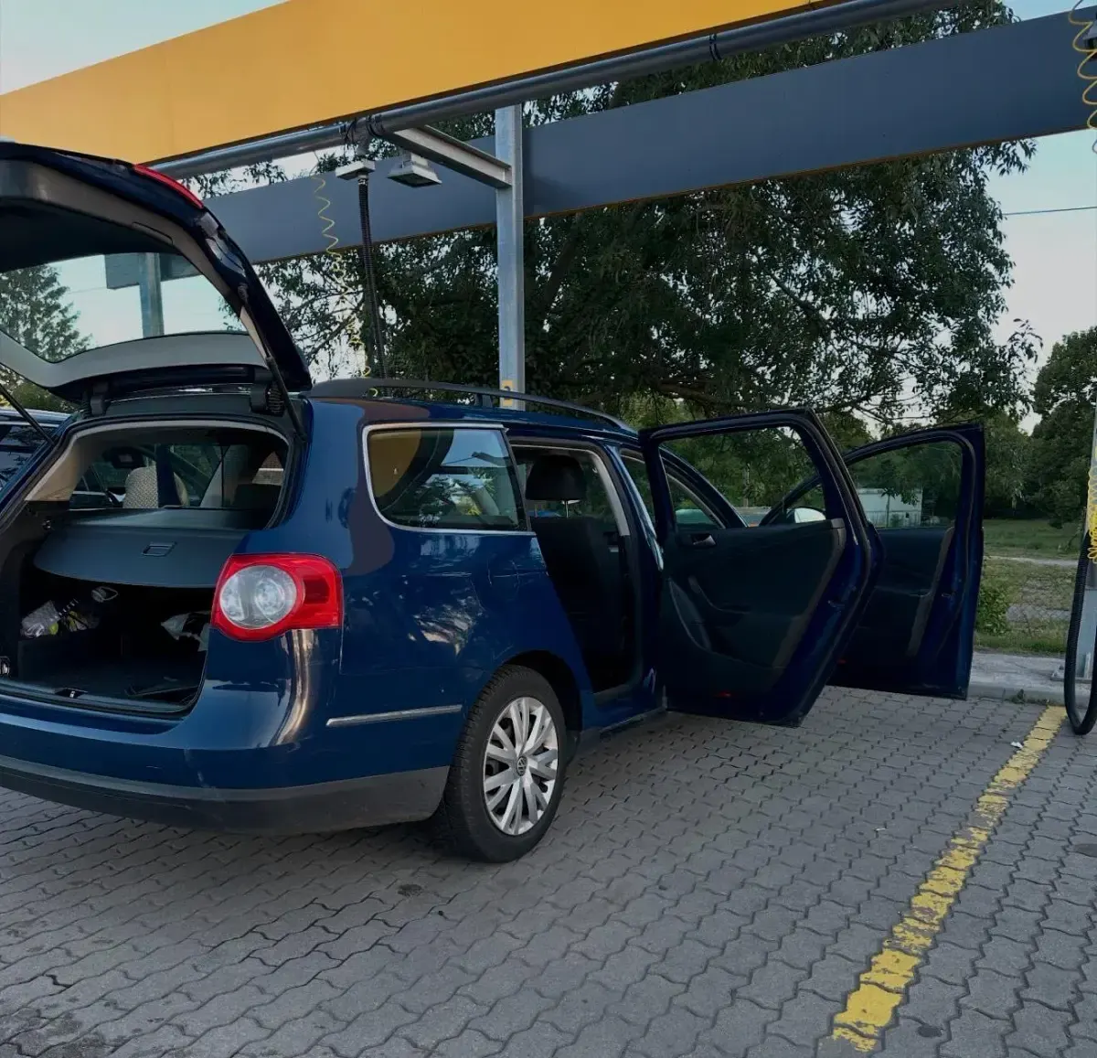 Gebraucht VW Passat 110 PS (80 kW) 2009 Blau Kombi