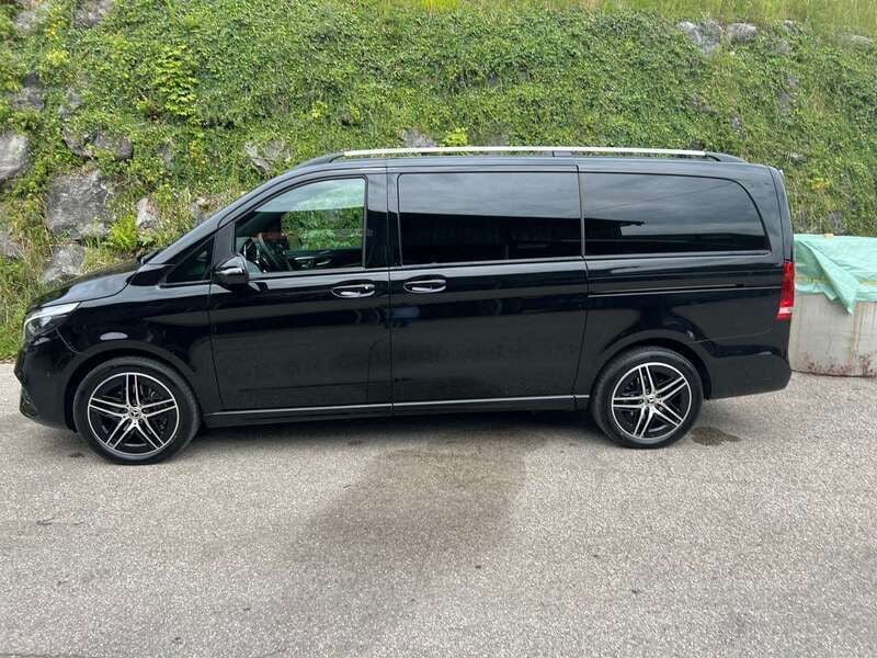 Schwarz Gebraucht 2024 Mercedes V300 Avantgarde Van / Kleinbus | 93.900 € - Bild 1/1
