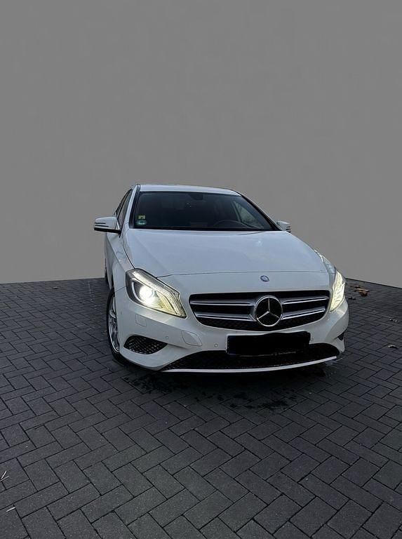Weiß Gebraucht 2014 Mercedes A180 Urban Limousine | 8.500 € (Guter Preis) - Bild 1/4