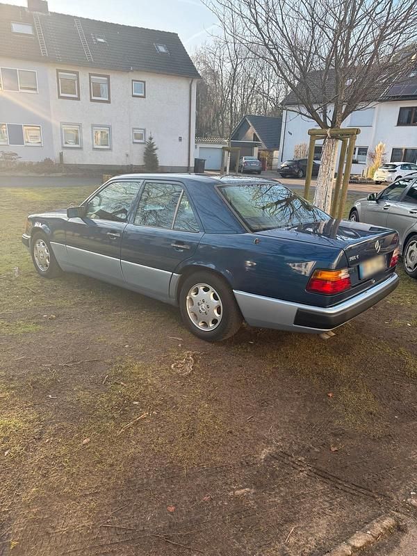 Gebraucht Mercedes E300 1987 Blau Limousine