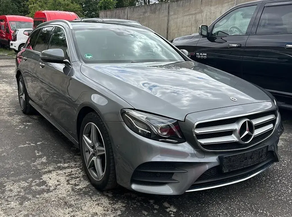 Gebraucht Mercedes E300 AMG 194 PS (142 kW) 2019 Grau Limousine