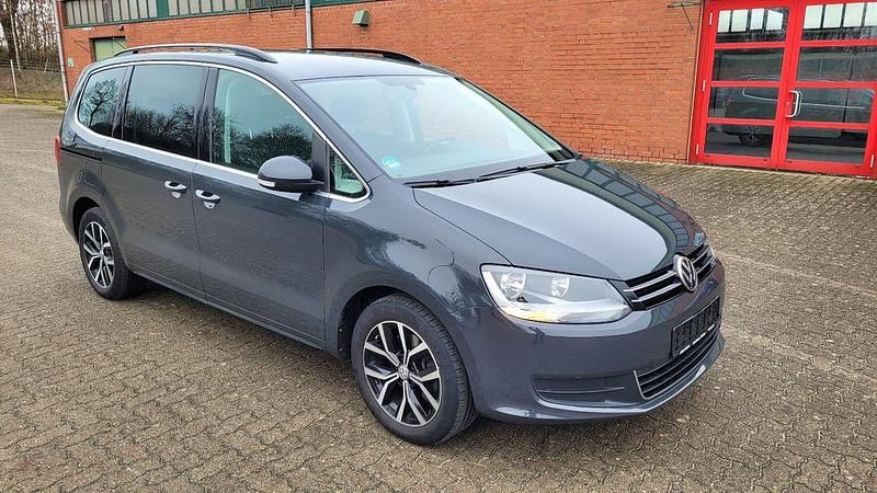 Gebraucht VW Sharan Comfortline 150 PS (110 kW) 2018 Grau Van / Kleinbus
