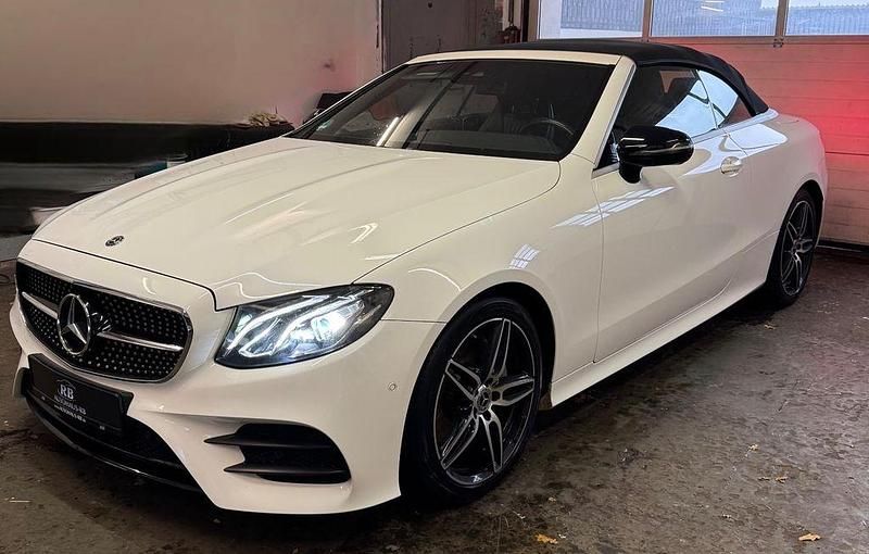 Weiß Gebraucht 2019 Mercedes E220 AMG line Cabrio | 34.599 € (Fairer Preis) - Bild 1/4