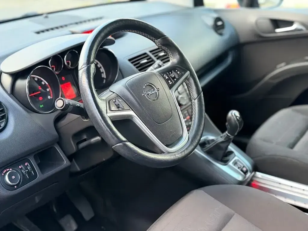 Gebraucht Opel Meriva 140 PS (102 kW) 2014 Grün Van / Kleinbus