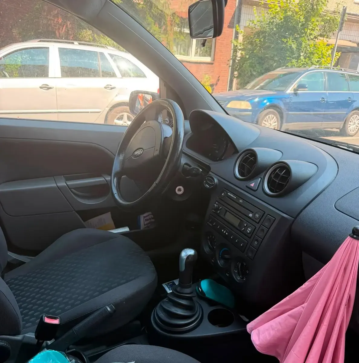 Gebraucht Ford Fiesta 90 PS (66 kW) 2002 Silber Kleinwagen
