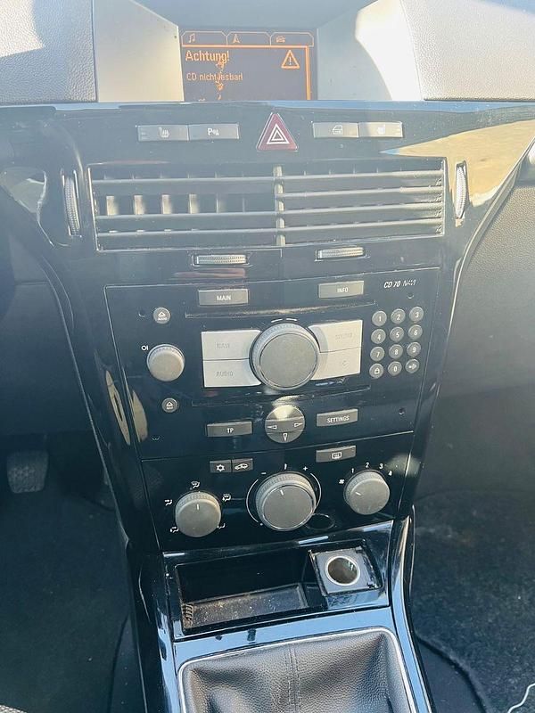 Gebraucht Opel Astra Edition 116 PS (85 kW) 2010 Blau Kombi