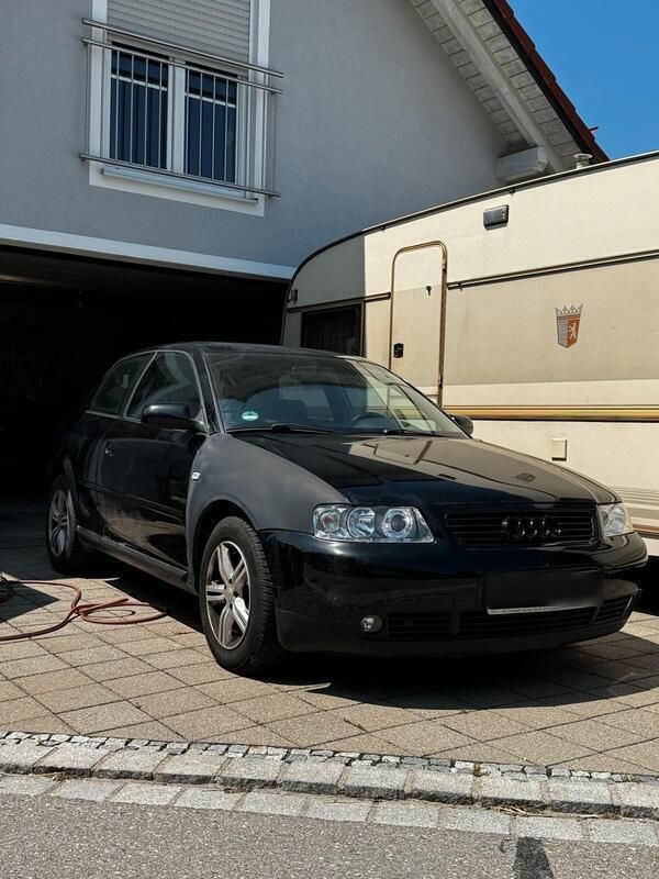 Schwarz Gebraucht 2000 Audi A3 Ambiente Limousine | 700 € (Superpreis) - Bild 1/4