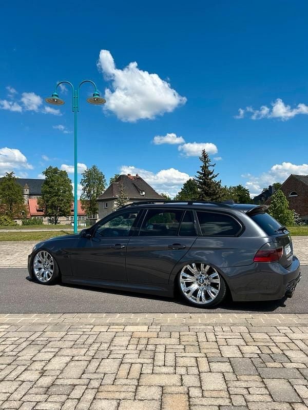 Grau Gebraucht 2007 BMW 335 Performance Kombi | 15.999 € - Bild 1/4