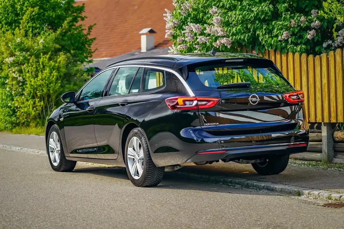 Gebraucht Opel Insignia 170 PS (125 kW) 2018 Schwarz Kombi