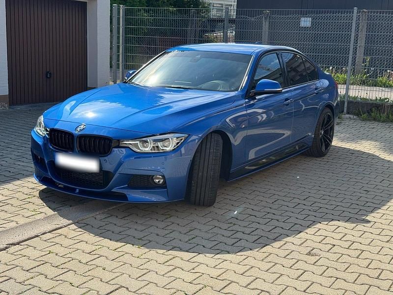 Gebraucht BMW 330 M Sport 258 PS (189 kW) 2015 Blau Limousine