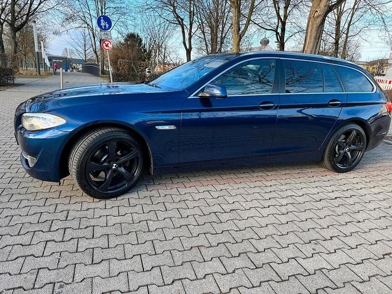Gebraucht BMW 520 184 PS (135 kW) 2011 Blau Kombi