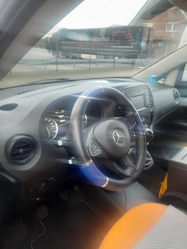 Gebraucht Mercedes Vito 114 PS (83 kW) 2017 Blau Van