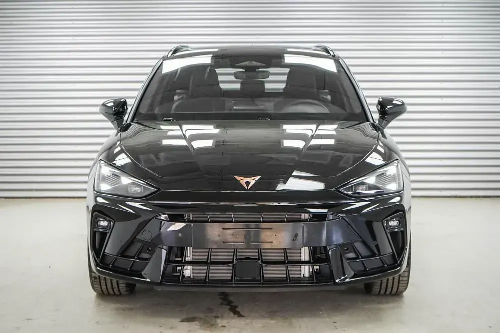Neu Cupra Leon 150 PS (110 kW) 2026 Midnight black metallic (0e) Kombi