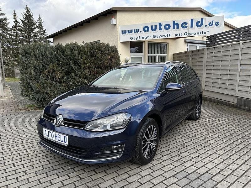 Night blue metallic (metallic) Gebraucht 2016 VW Golf VII Allstar Kombi | 14.550 € (Fairer Preis) - Bild 1/4