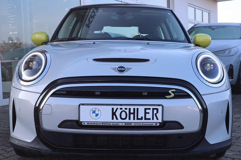 Gebraucht Mini Cooper SE Hatch 135 kW (184 PS) 2021 White silver Kleinwagen
