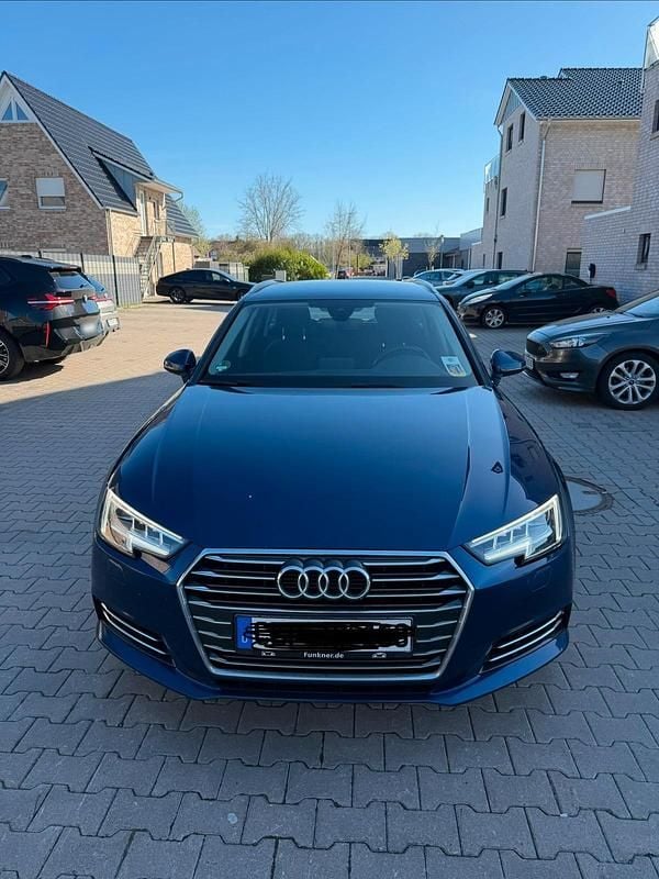 Gebraucht Audi A4 Comfort 190 PS (139 kW) 2016 Blau Kombi