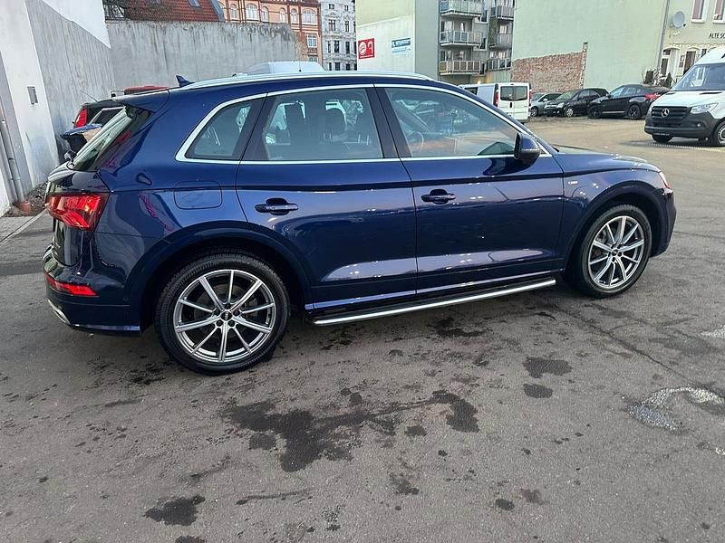 Second-hand Audi Q5 S-Line 190 CP (139 kW) 2019 Albastru SUV