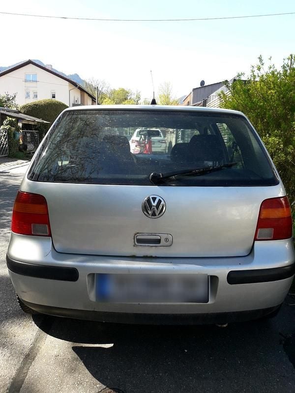 Usata VW Golf IV 80 CV (58 kW) 2000 Argento Berlina