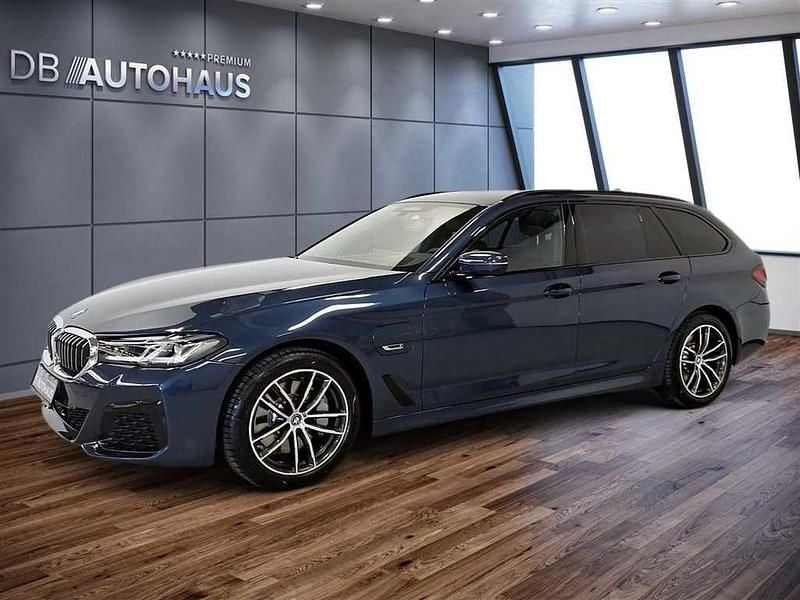Blau Gebraucht 2022 BMW 530e Sport Line Kombi | 39.580 € (Fairer Preis) - Bild 1/4