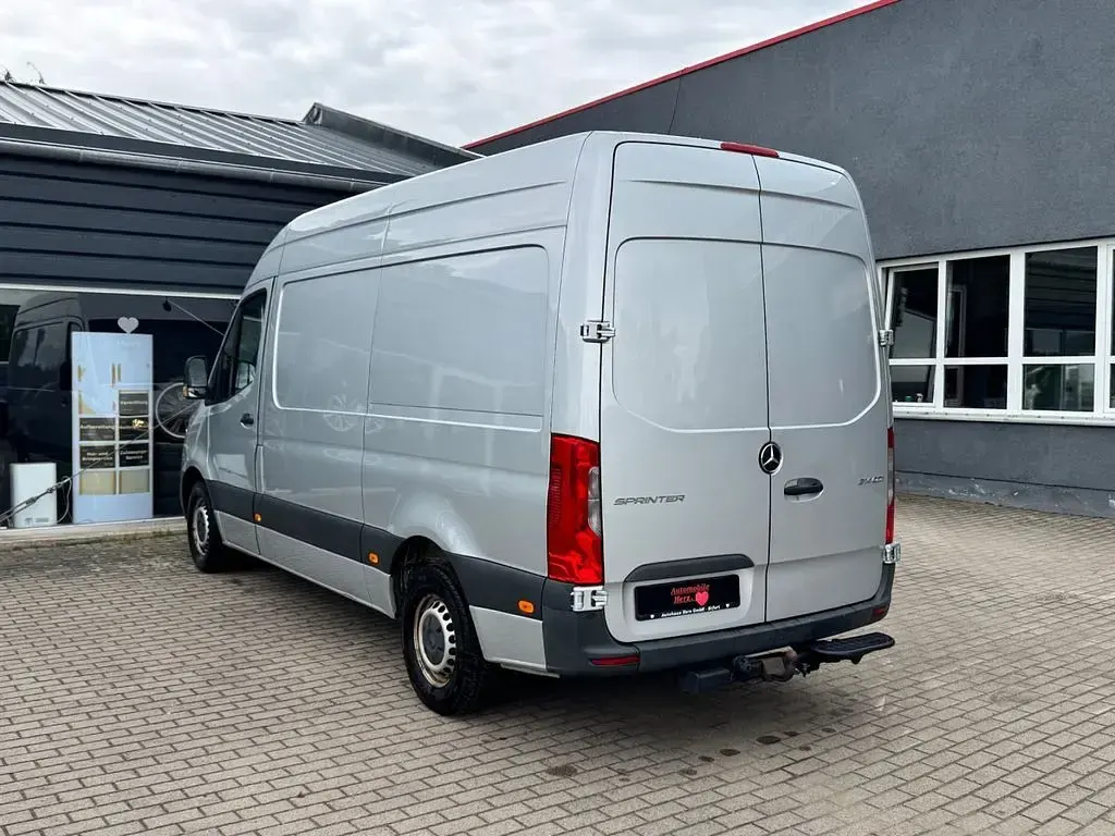 Używany Mercedes Sprinter 143 KM (105 kW) 2019 Srebrny Van