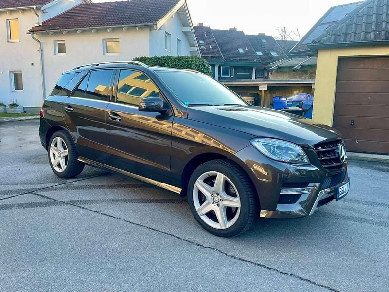 Gebraucht Mercedes ML400 333 PS (244 kW) 2015 Braun SUV