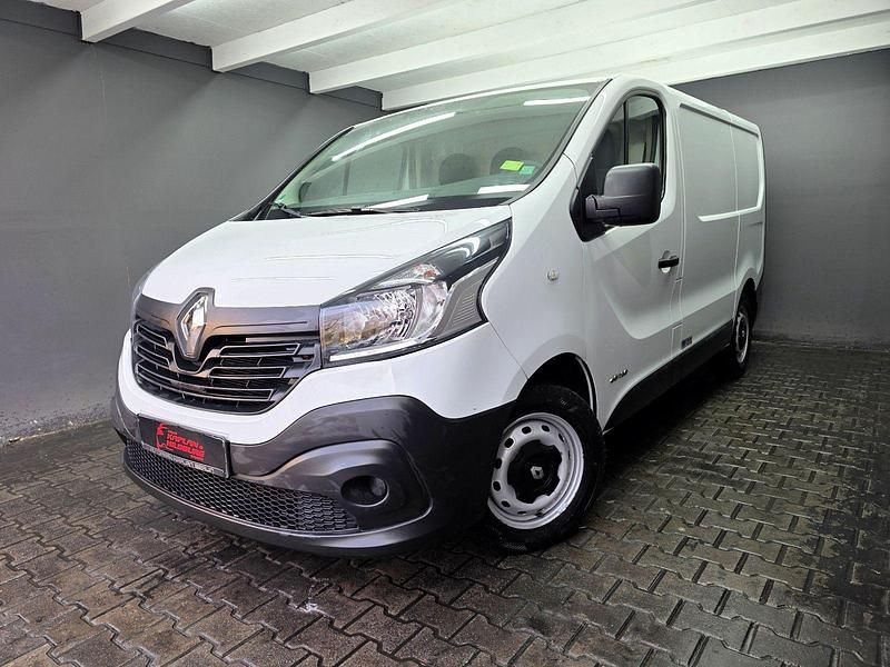 Second-hand Renault Trafic 121 CP (88 kW) 2017 Alb Monovolum