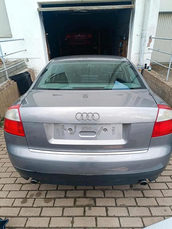 Second-hand Audi A4 150 CP (110 kW) 2003 Argintiu Berlinǎ