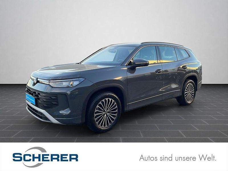 Delfingrau metallic (metallic) Gebraucht 2025 VW Tayron SUV | 45.600 € (Superpreis) - Bild 1/3