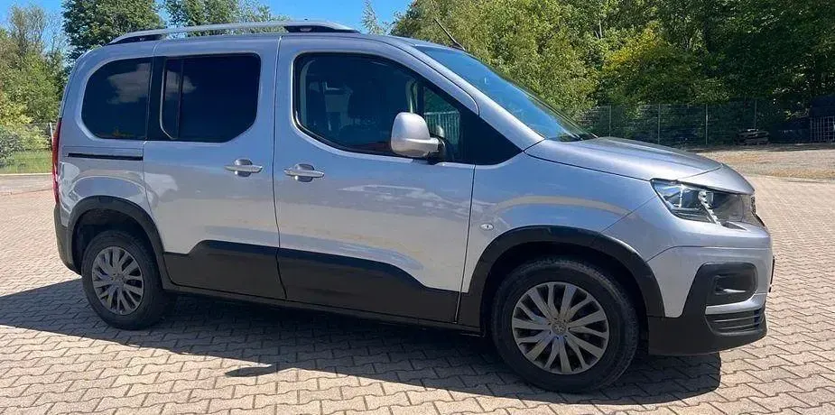 Gebraucht Peugeot Rifter Allure 131 PS (96 kW) 2021 Silber Van / Kleinbus