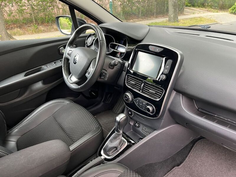 Schwarz Gebraucht 2016 Renault Clio IV Dynamique Limousine | 8.999 € (Guter Preis) - Bild 1/4