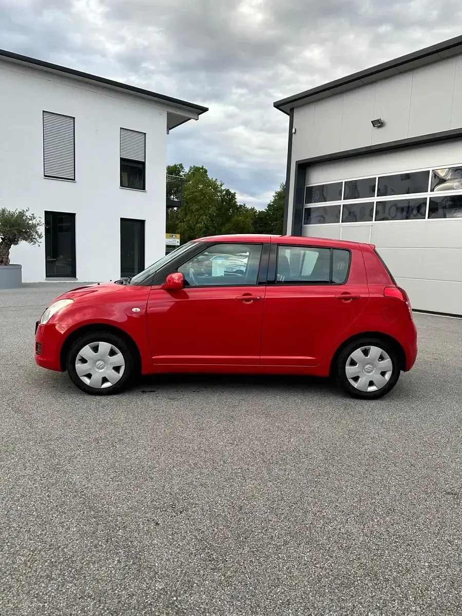 Gebraucht Suzuki Swift Club 92 PS (67 kW) 2010 Rot Kleinwagen