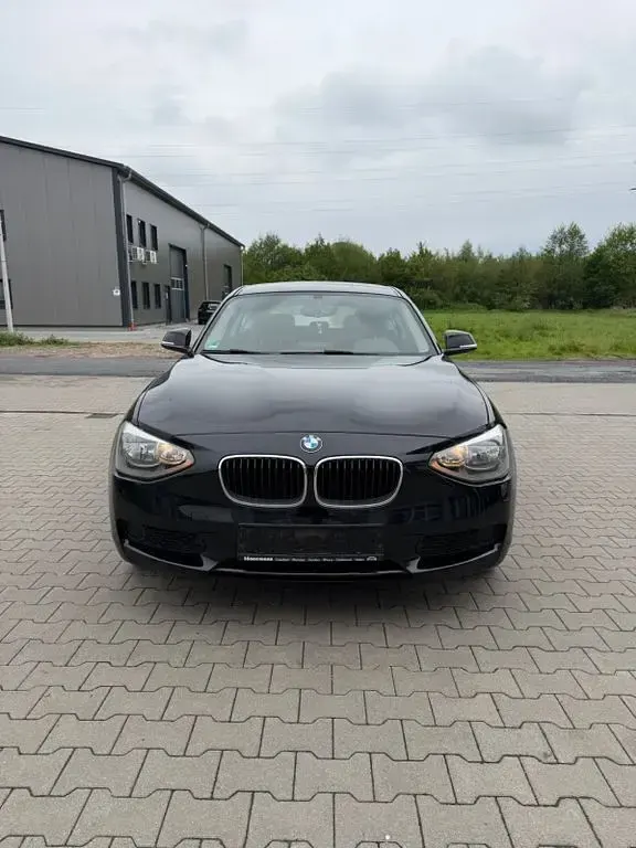 Gebraucht BMW 114 102 PS (75 kW) 2014 Schwarz Kleinwagen