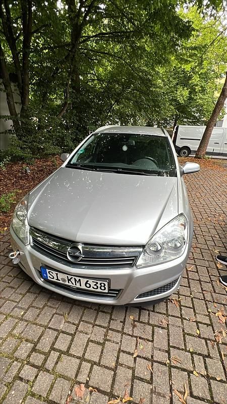 Grau Gebraucht 2008 Opel Astra Kombi | 1.150 € (Guter Preis) - Bild 1/4