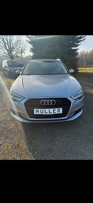 Silber Gebraucht 2019 Audi A3 Sport Limousine | 12.999 € (Superpreis) - Bild 1/4