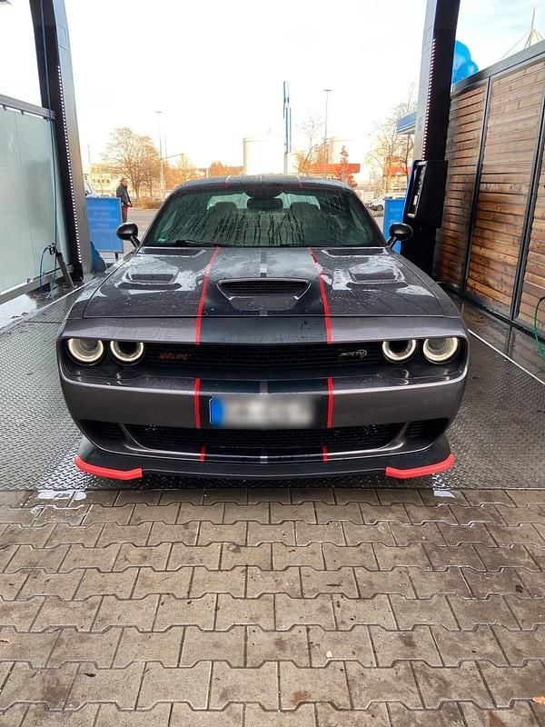 Grau Gebraucht 2017 Dodge Challenger Coupé | 28.599 € (Fairer Preis) - Bild 1/4